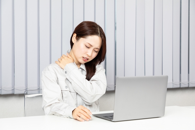 肩こりに悩む方のイメージ ひまわり鍼灸整骨院