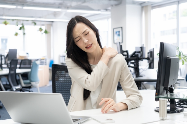 肩こりに悩む方のイメージ ひまわり鍼灸整骨院