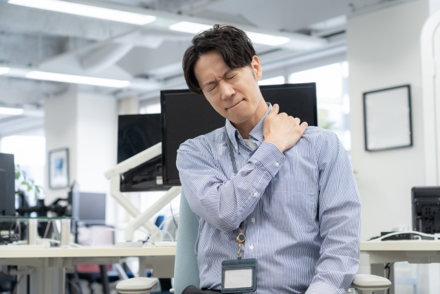 肩こりに悩む方のイメージ ひまわり鍼灸整骨院