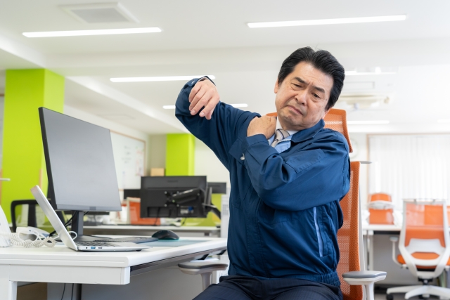 肩こりに悩む方のイメージ ひまわり鍼灸整骨院