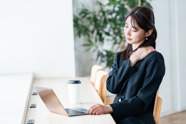 肩こりに悩む方のイメージ ひまわり鍼灸整骨院