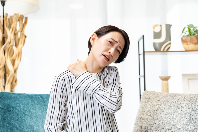 肩こりに悩む方のイメージ ひまわり鍼灸整骨院